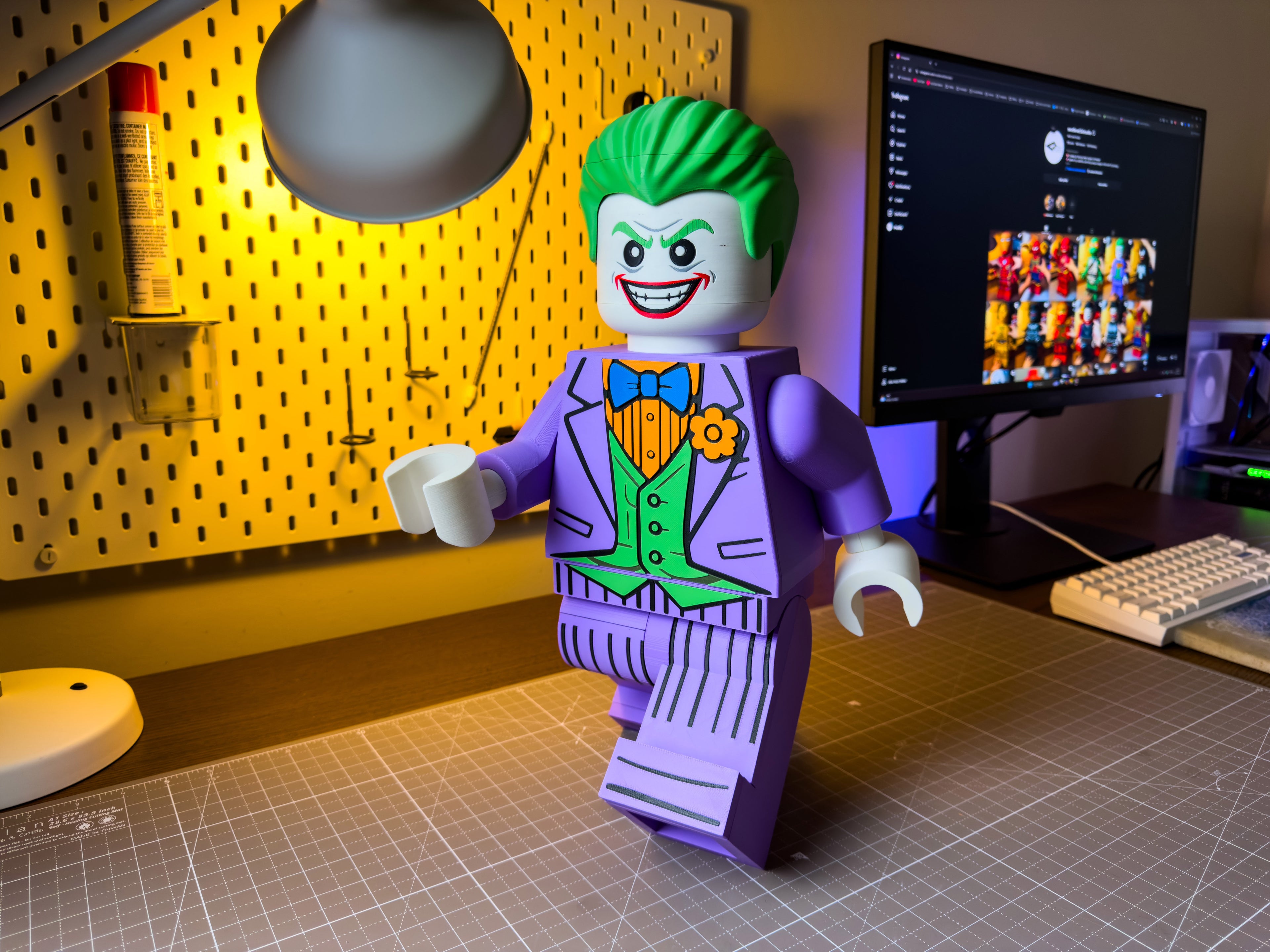 Chaotic Clown Villain Modular Figure