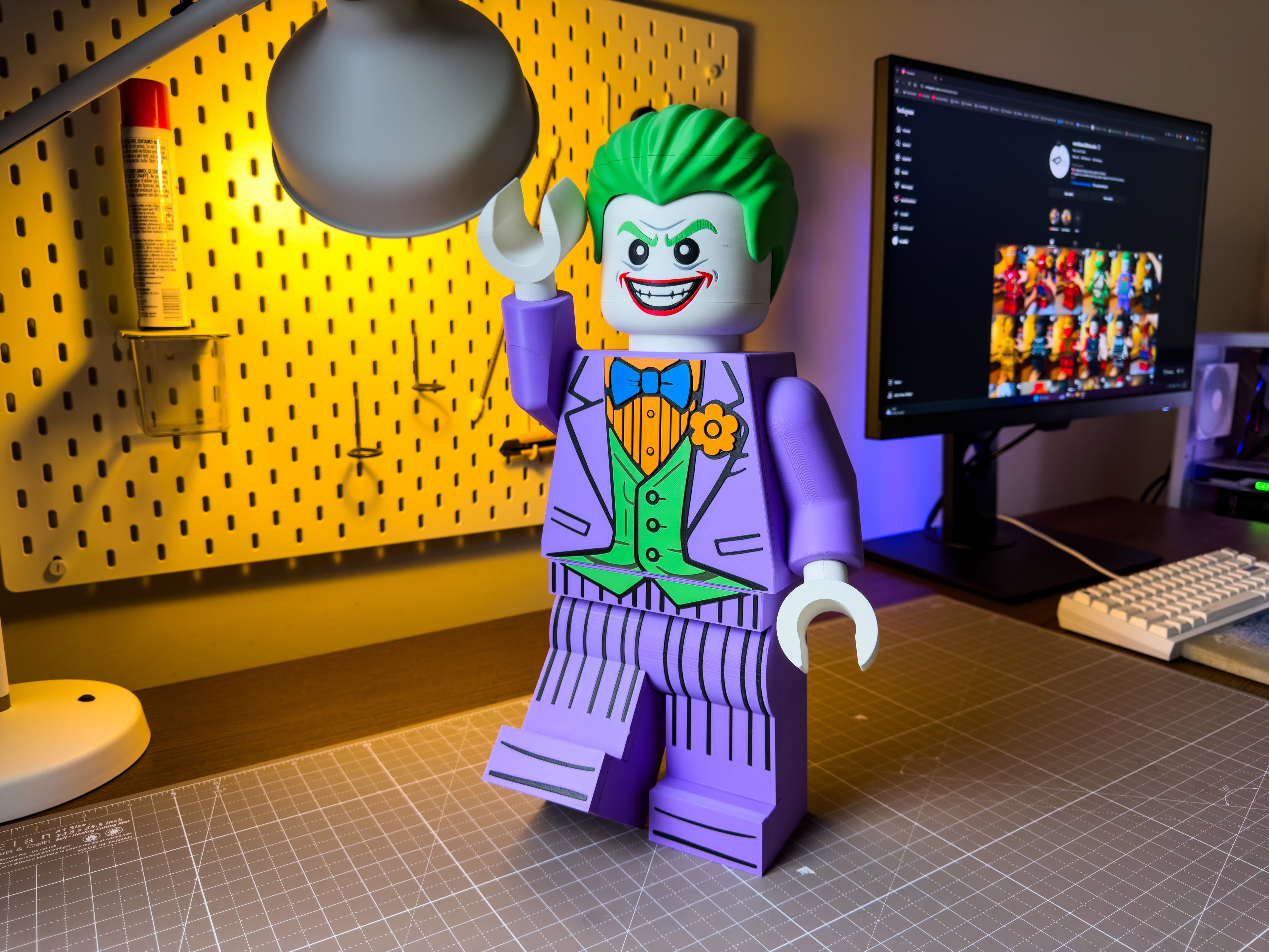 Chaotic Clown Villain Modular Figure