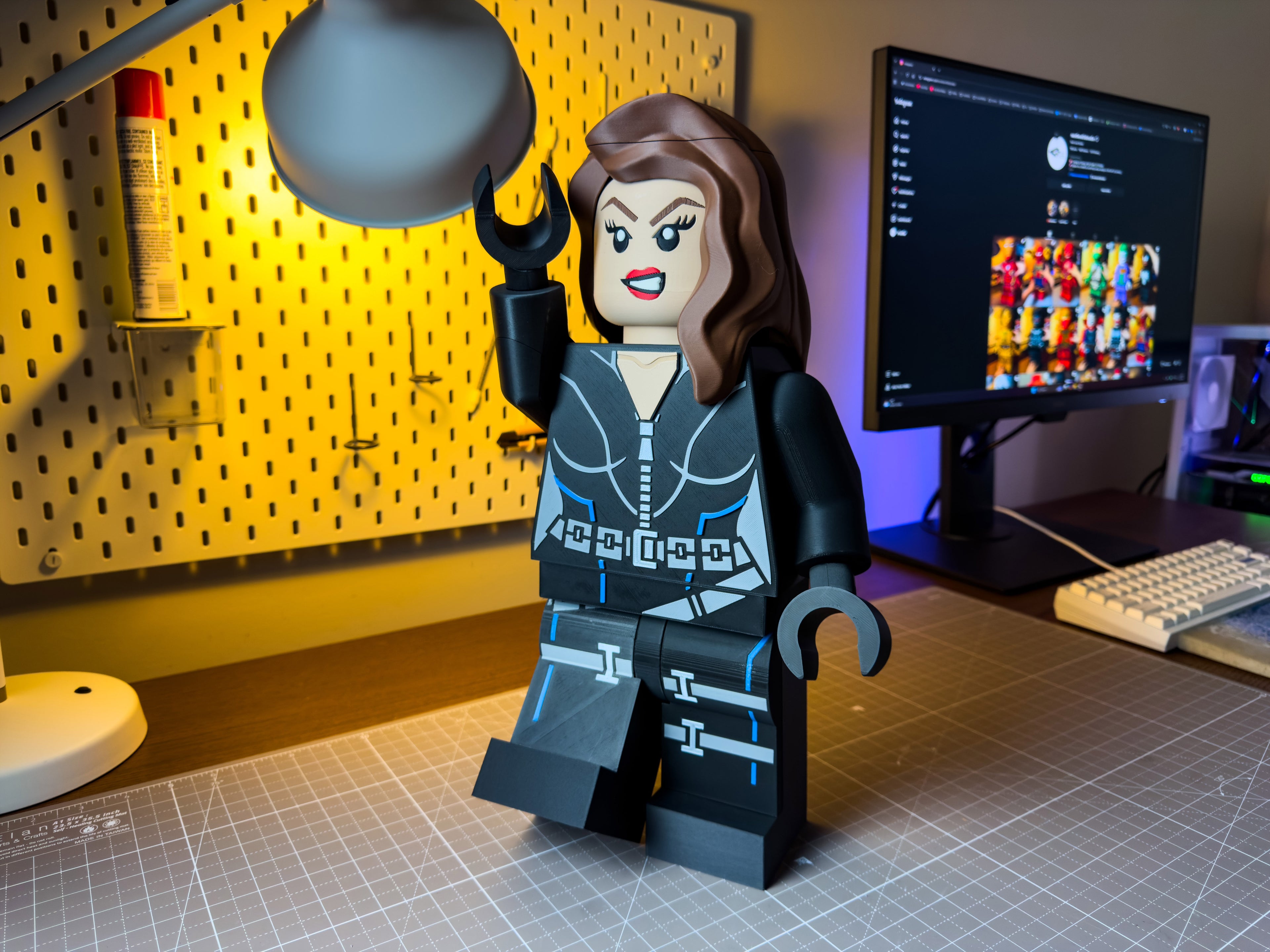 Red Room Spy Modular Figure