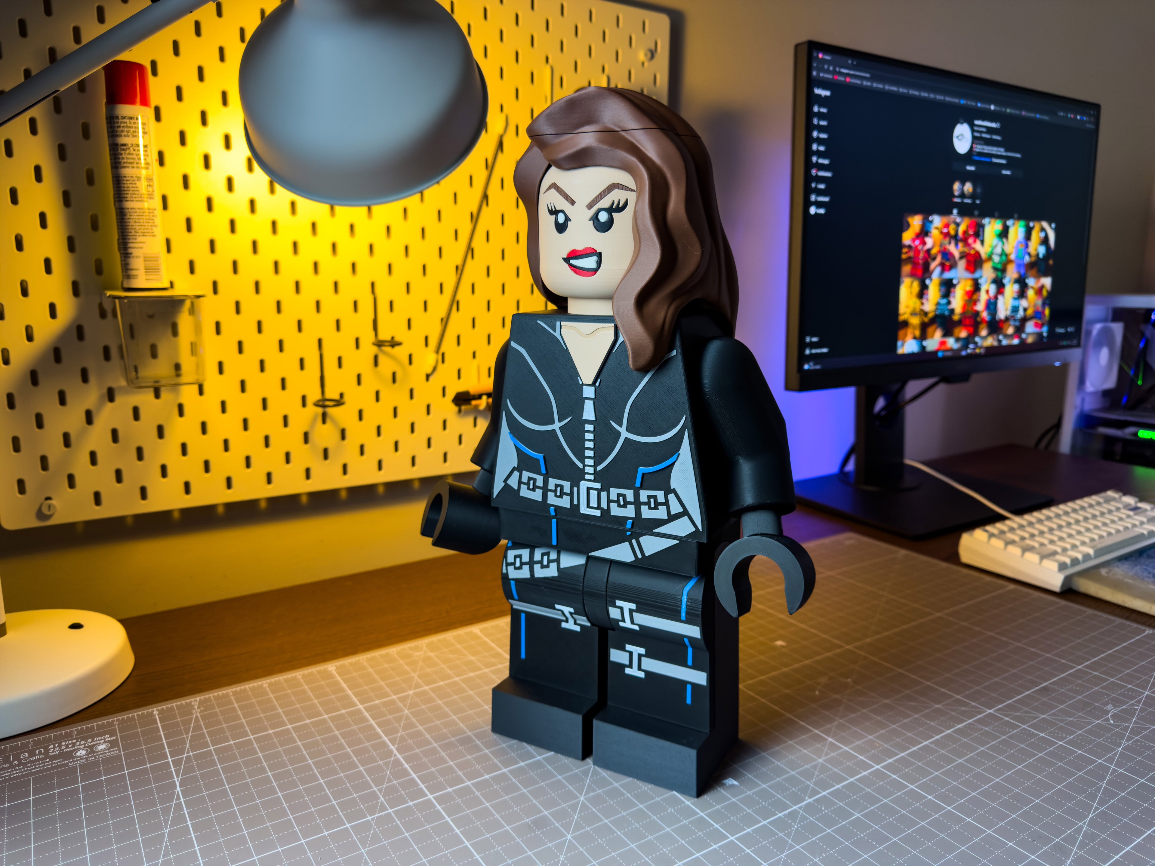 Red Room Spy Modular Figure