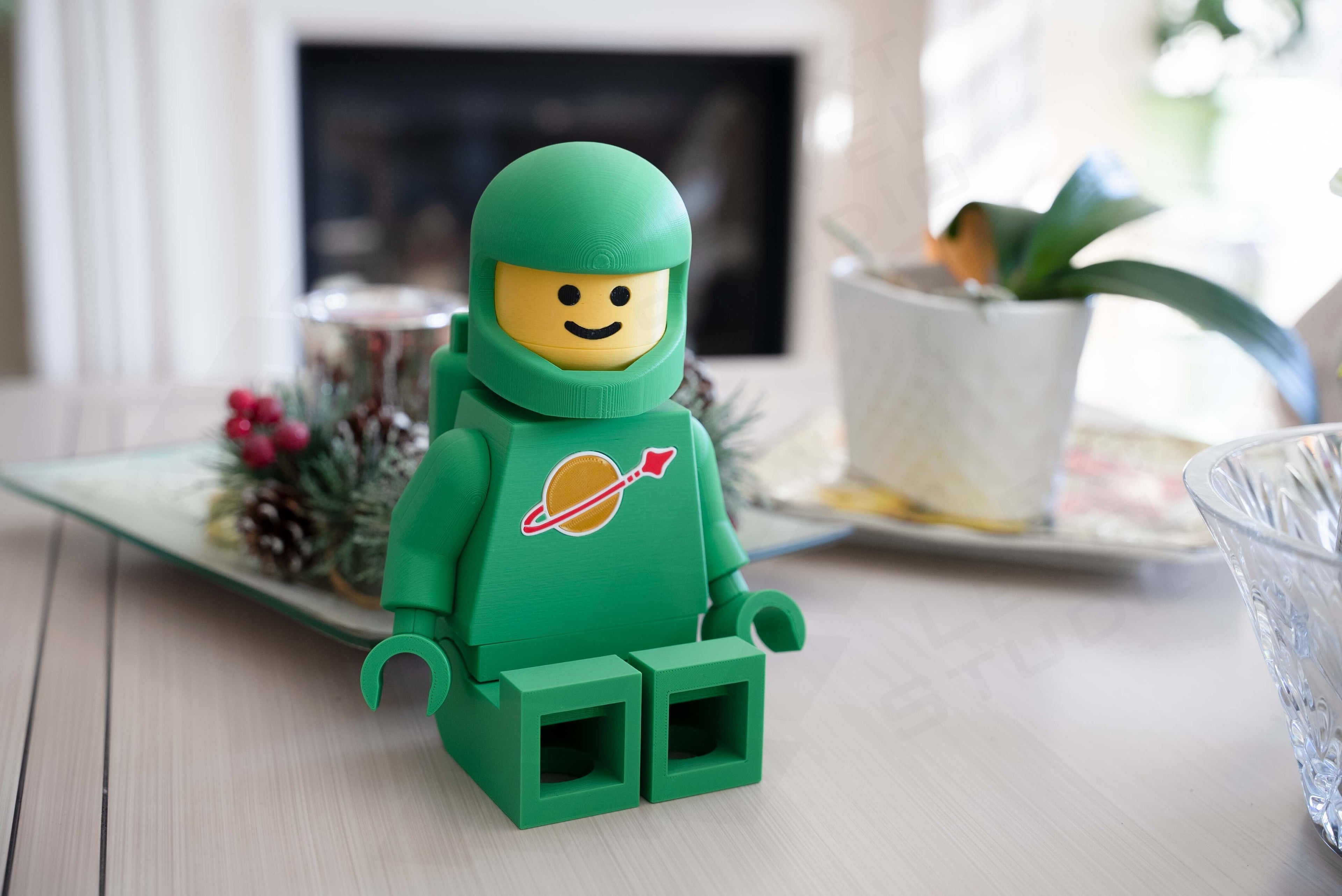 Classic Astronaut Giant Modular Figure