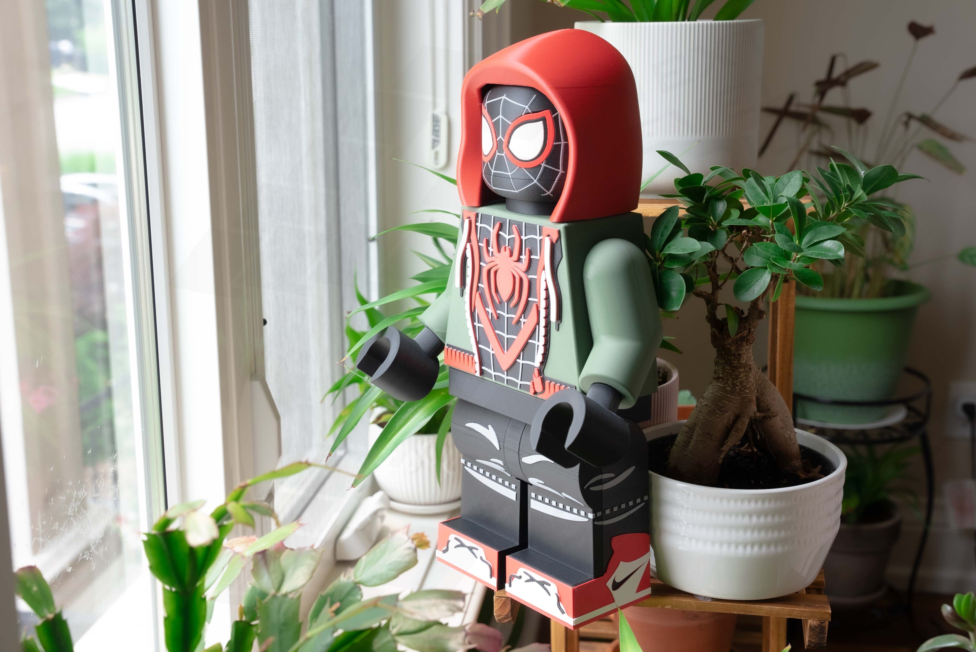 Brooklyn Web-Slinger Giant Modular Figure
