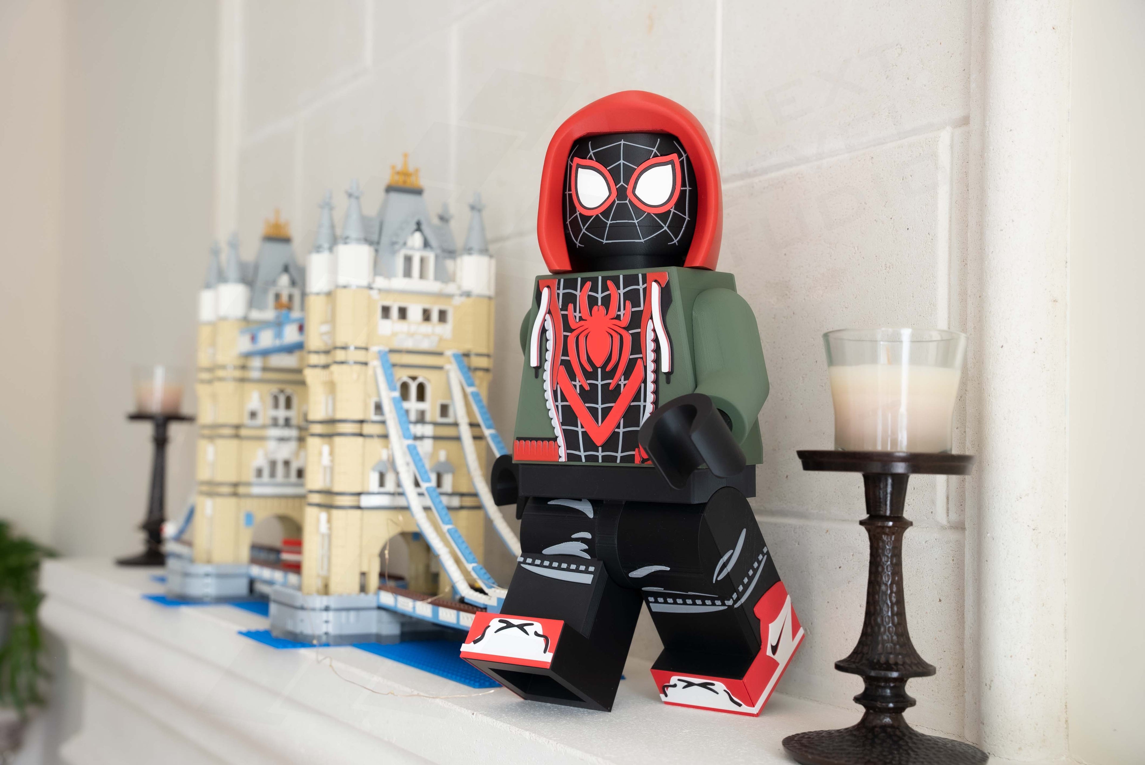 Brooklyn Web-Slinger Giant Modular Figure