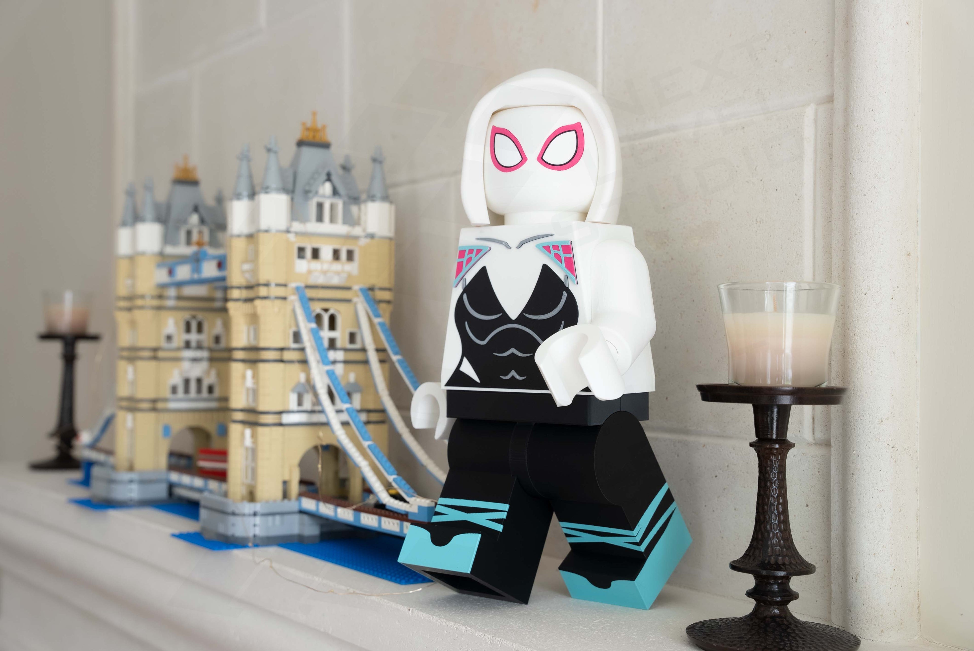 Brooklyn Web-Slinger Giant Modular Figure