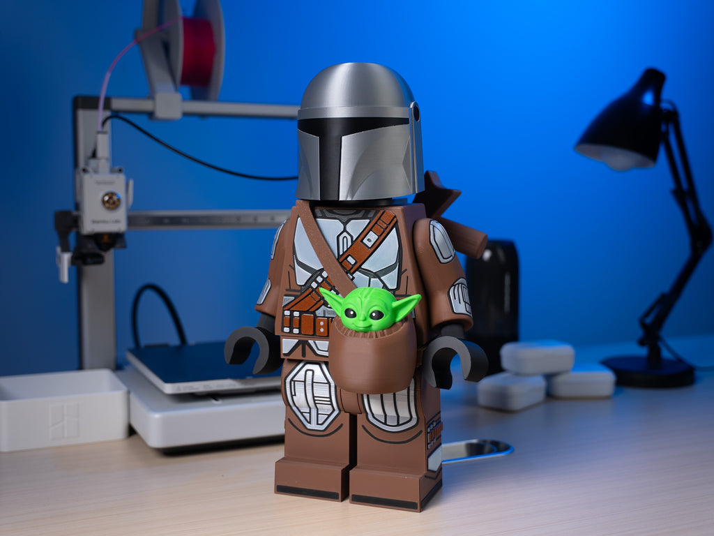 Space Bounty Hunter and Baby Alien Modular Figure Set