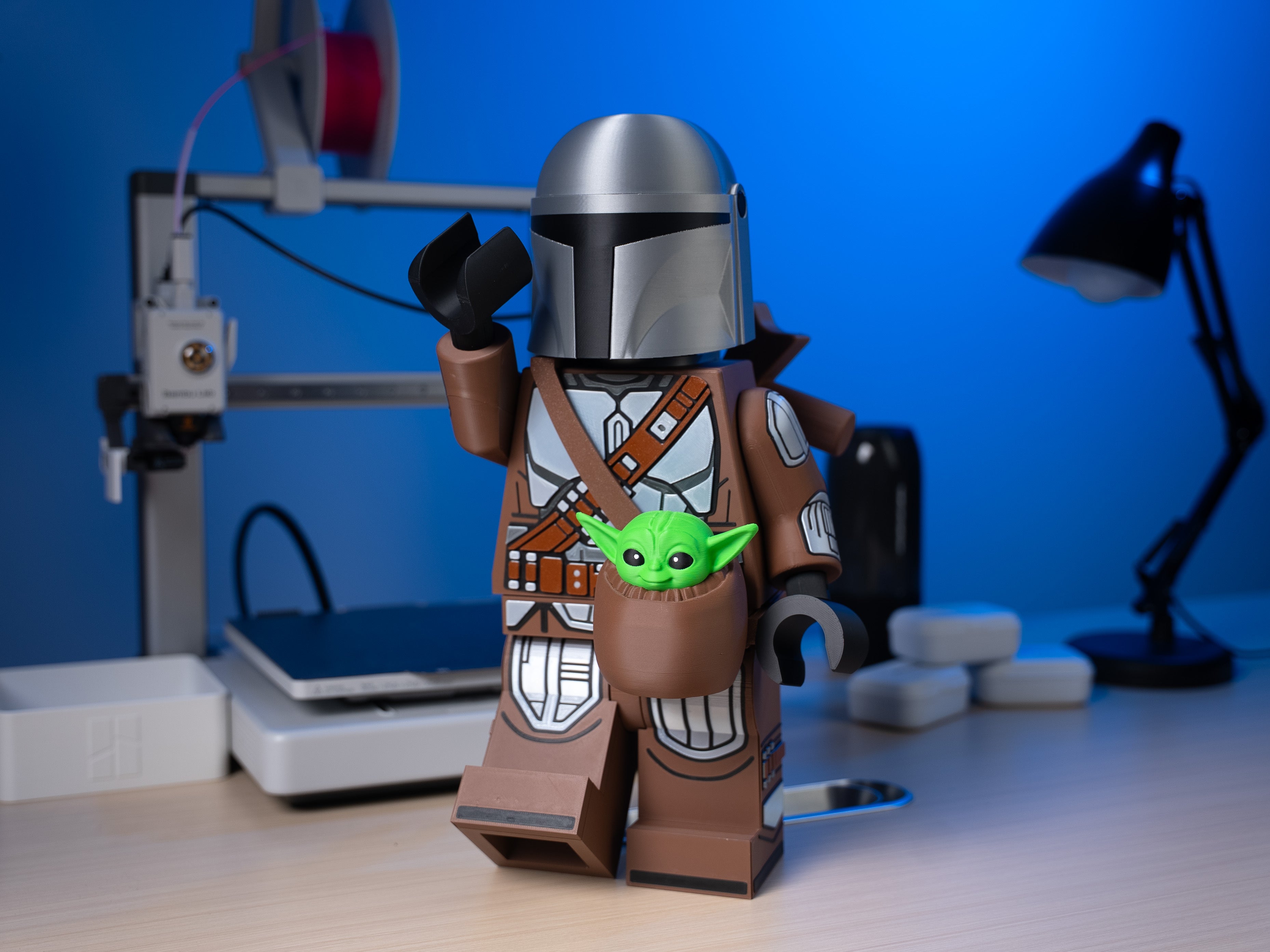 Space Bounty Hunter and Baby Alien Modular Figure Set
