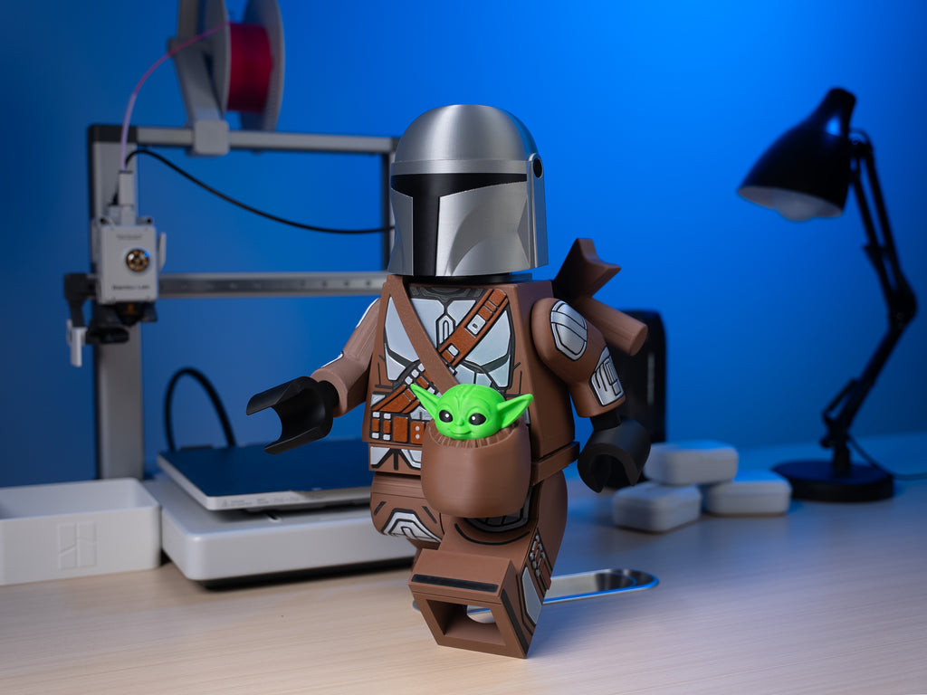 Space Bounty Hunter and Baby Alien Modular Figure Set