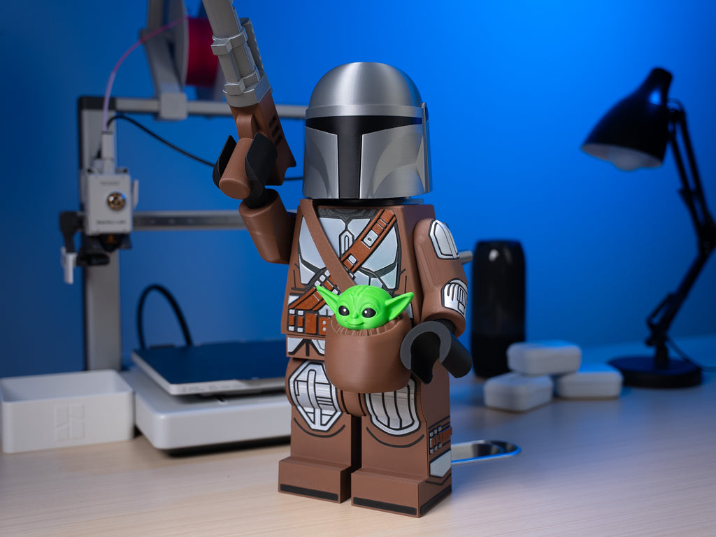 Space Bounty Hunter and Baby Alien Modular Figure Set