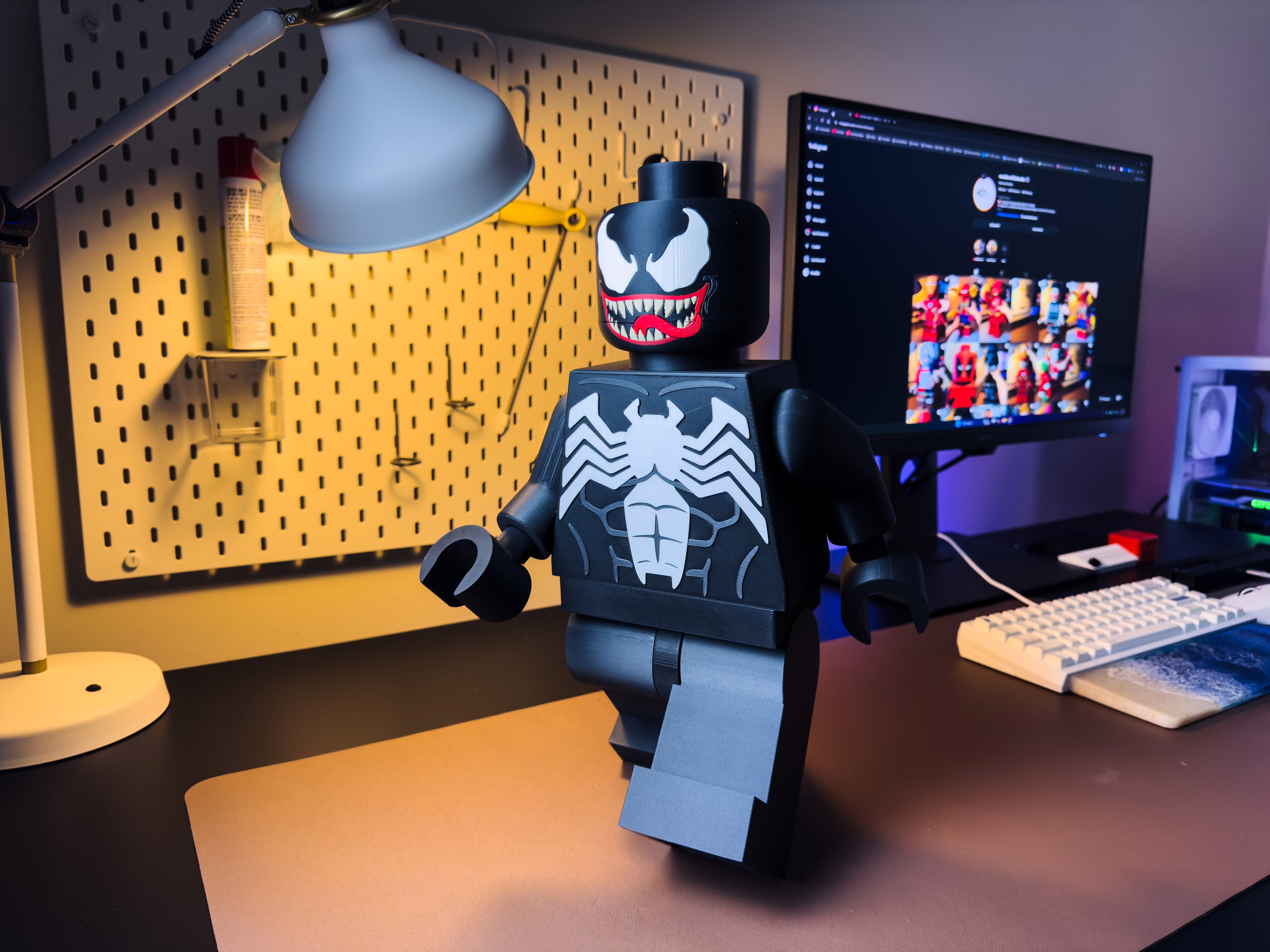 Black Symbiote Warrior Modular Figure