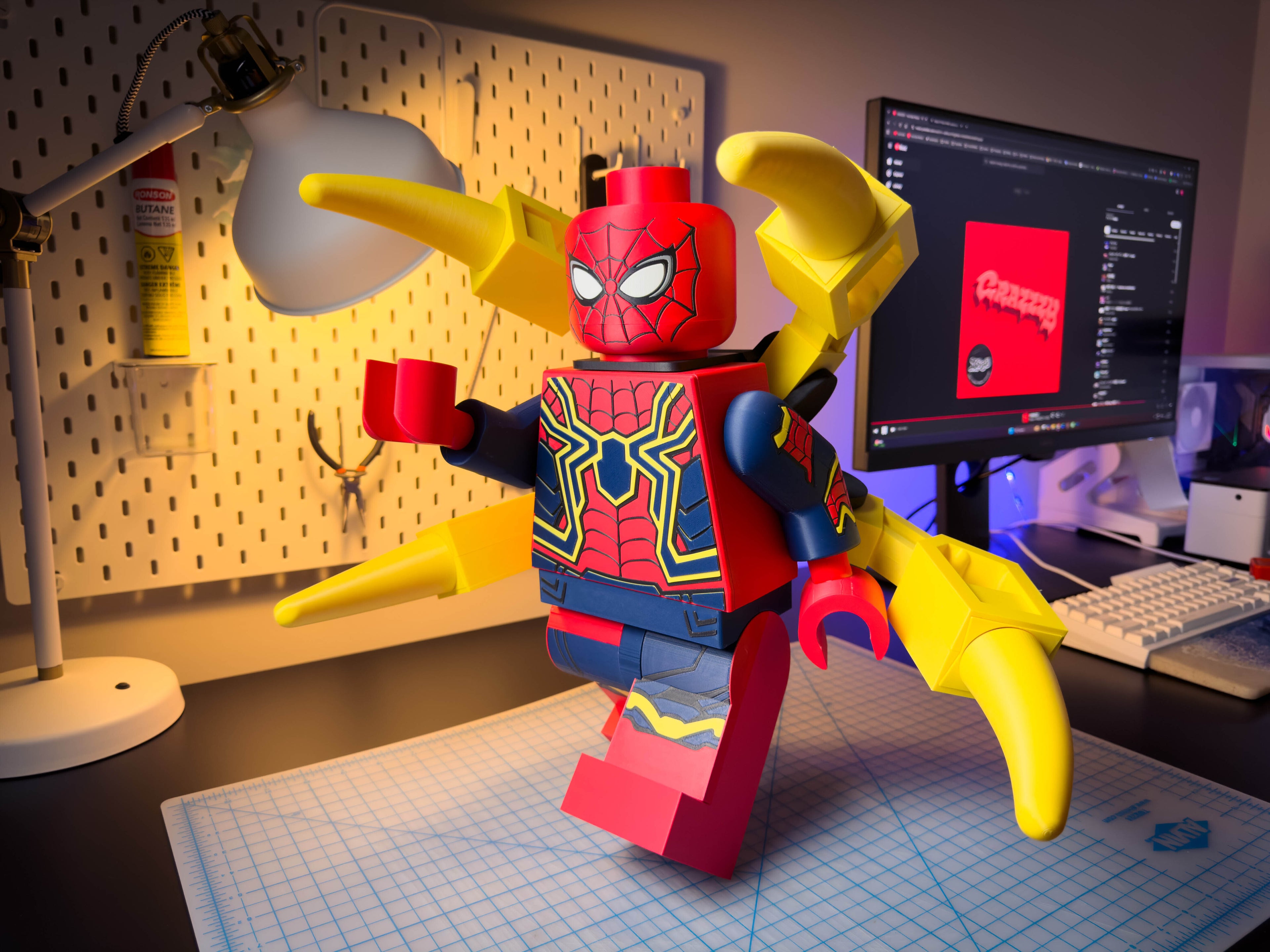 Arachnid Armor Avenger Modular Figure